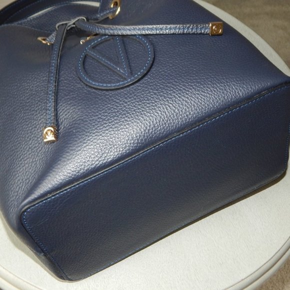 Valentino by Mario Valentino Karl Medallion Leather Bucket Bag VA2865 Authentic - Picture 10 of 16